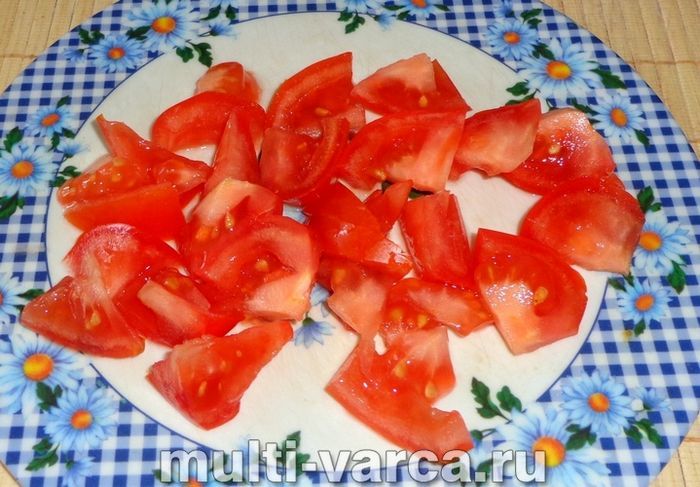 Картопля в мультиварці з цибулею і помідорами