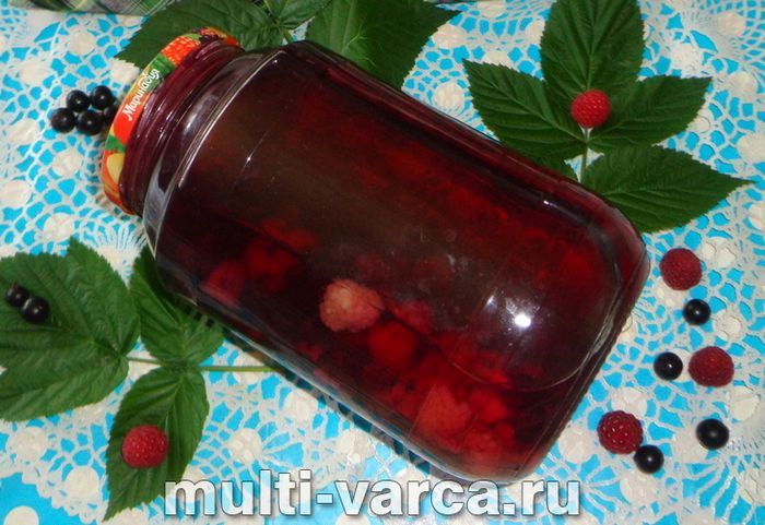 Компот із чорної смородини з малиною на зиму