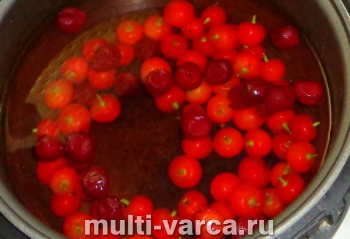 Компот із вишні в мультиварці