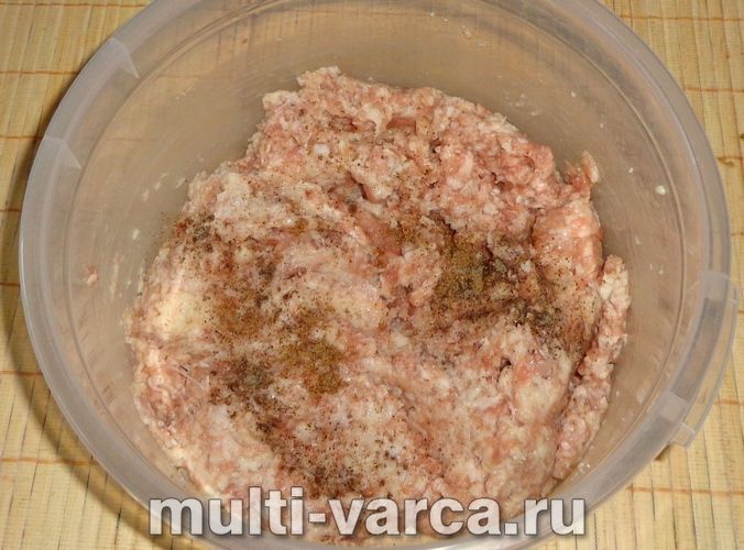 Котлети із сирною начинкою на сковороді