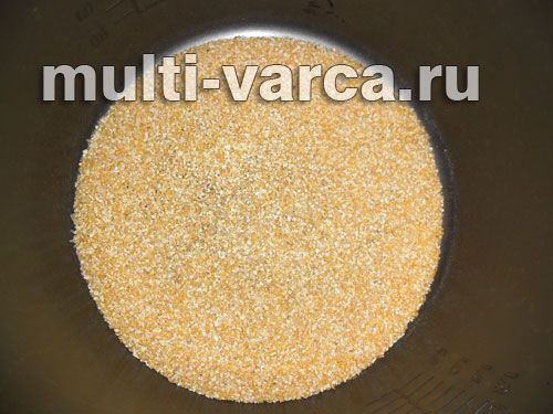 Кукурудзяна каша з курагою та бананом