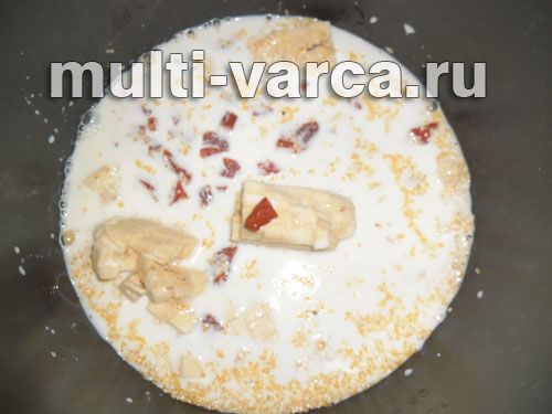 Кукурудзяна каша з курагою та бананом