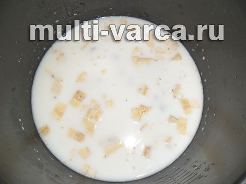 Кукурудзяна каша з курагою та бананом