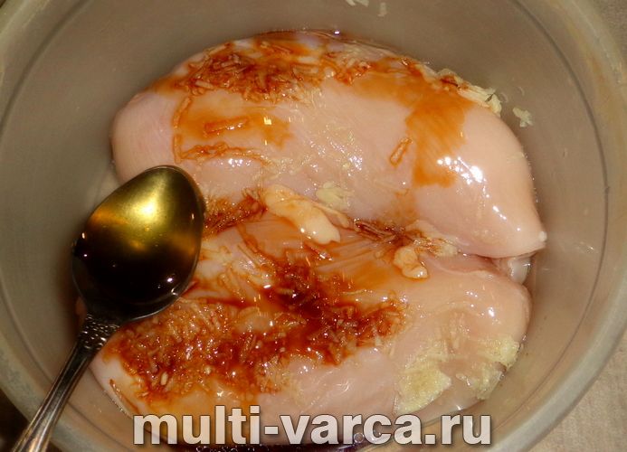 Куряча грудка в соєвому соусі в мультиварці