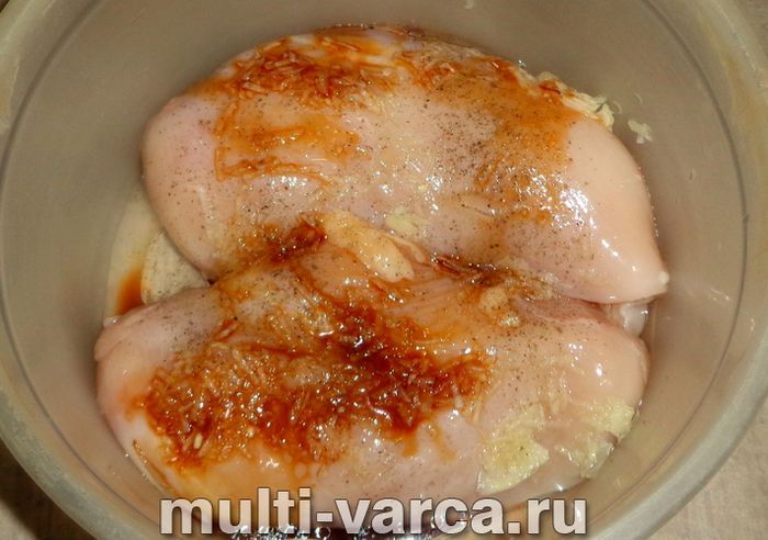Куряча грудка в соєвому соусі в мультиварці