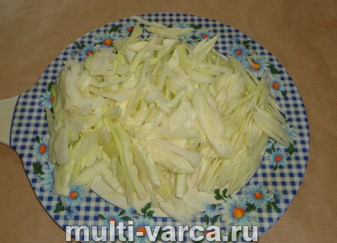 Курячі ніжки з капустою в мультиварці