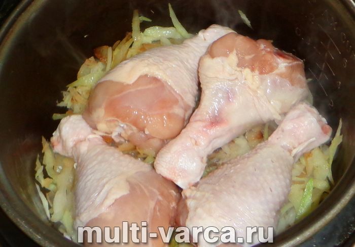 Курячі ніжки з капустою в мультиварці