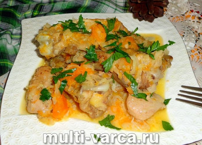 Курка з гарбузом і капустою в мультиварці