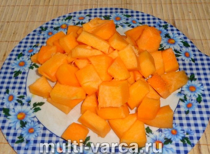 Курка з гарбузом і капустою в мультиварці