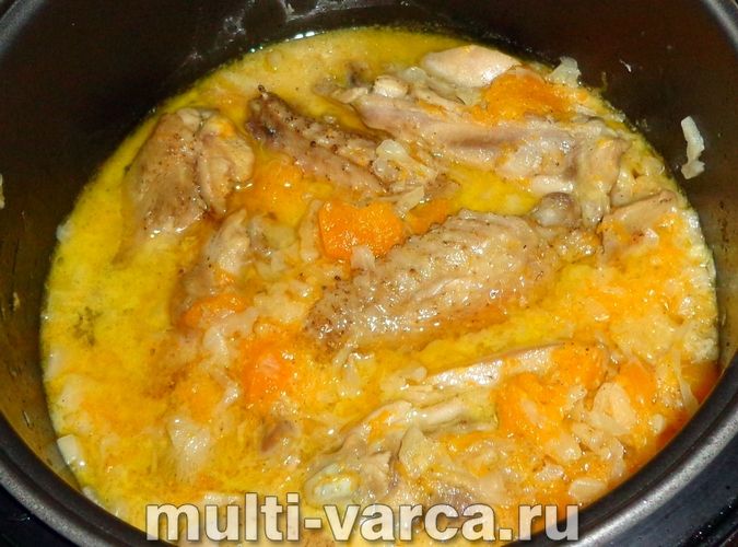 Курка з гарбузом і капустою в мультиварці