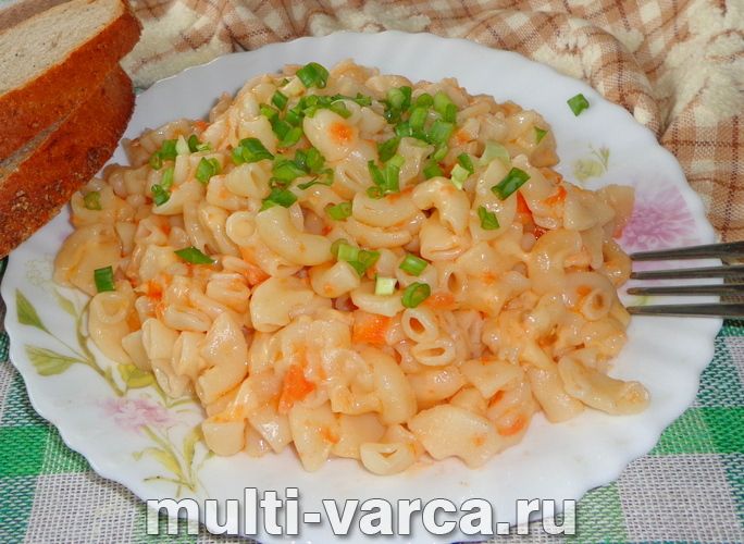 Макарони з помідорами та сиром у мультиварці