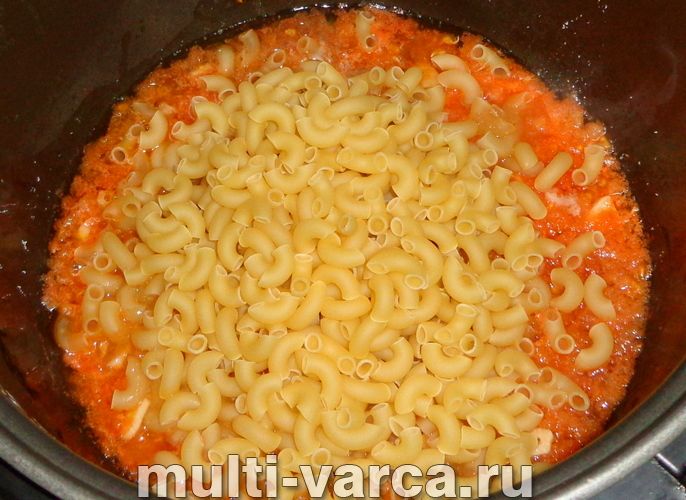 Макарони з помідорами та сиром у мультиварці