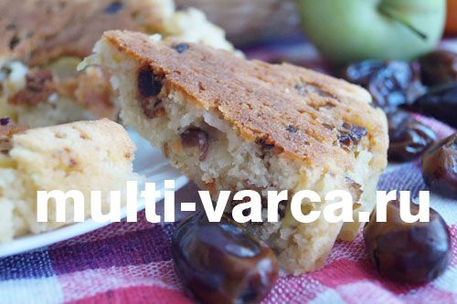Манна шарлотка з фініками в мультиварці