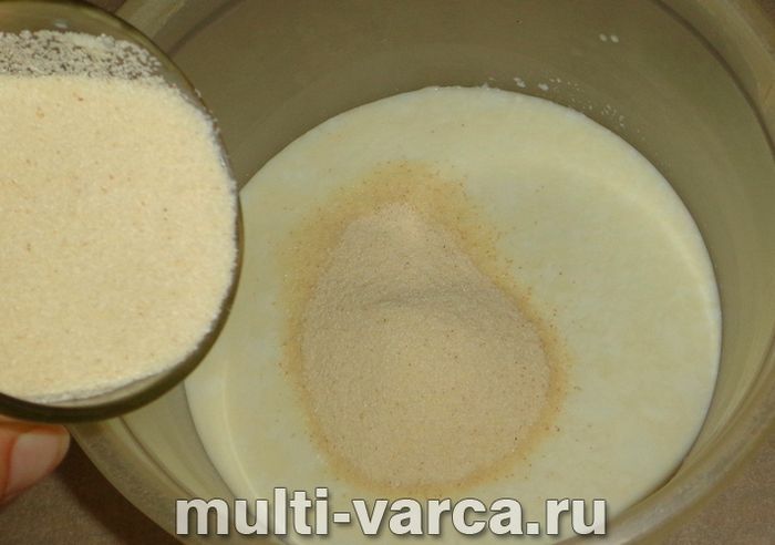Манник із варенням у мультиварці