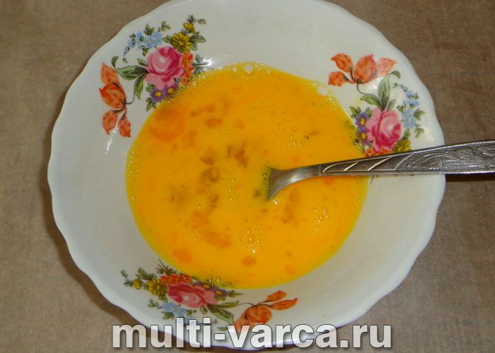 Омлет із сиром у мультиварці