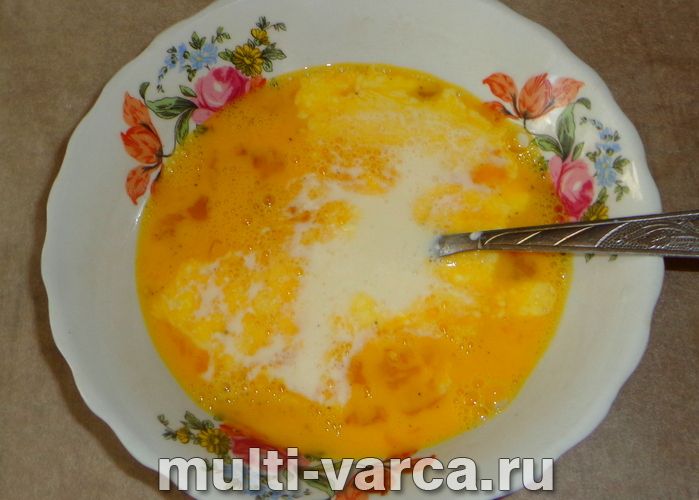 Омлет із сиром у мультиварці