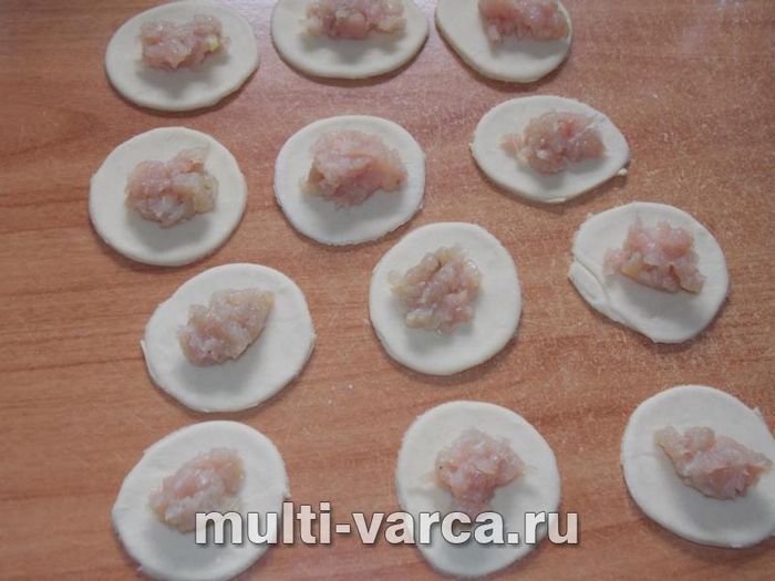 Пельмені човники на пару