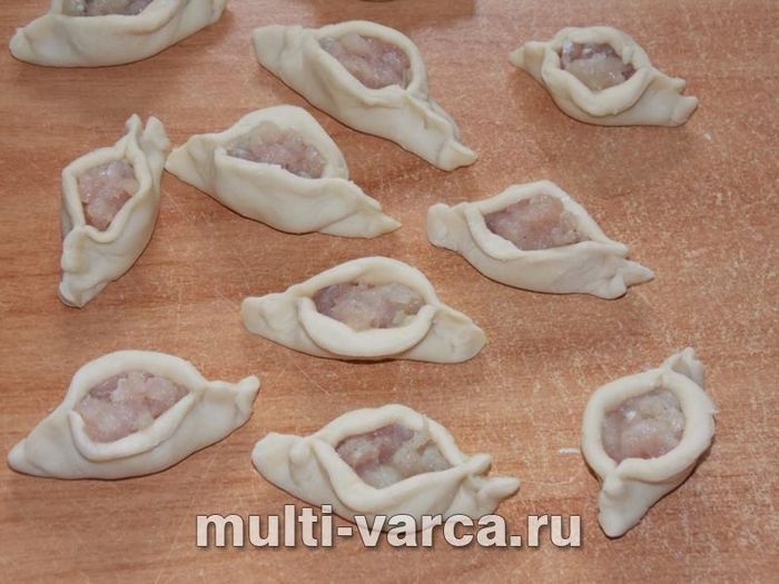Пельмені човники на пару