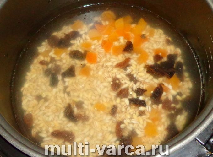 Перловка із сухофруктами в мультиварці