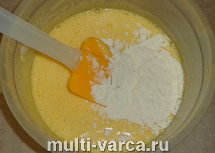 Пиріг із чорницею в мультиварці