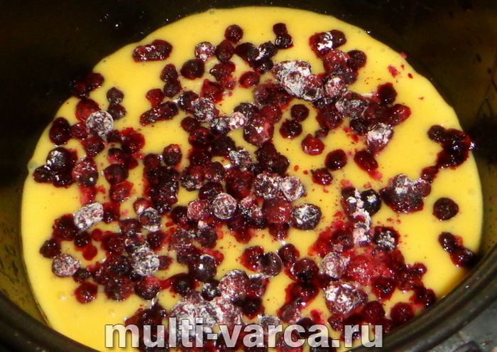 Пиріг із чорницею в мультиварці