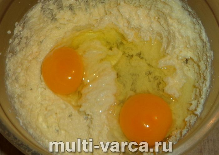 Пиріг із грушею та сиром у мультиварці