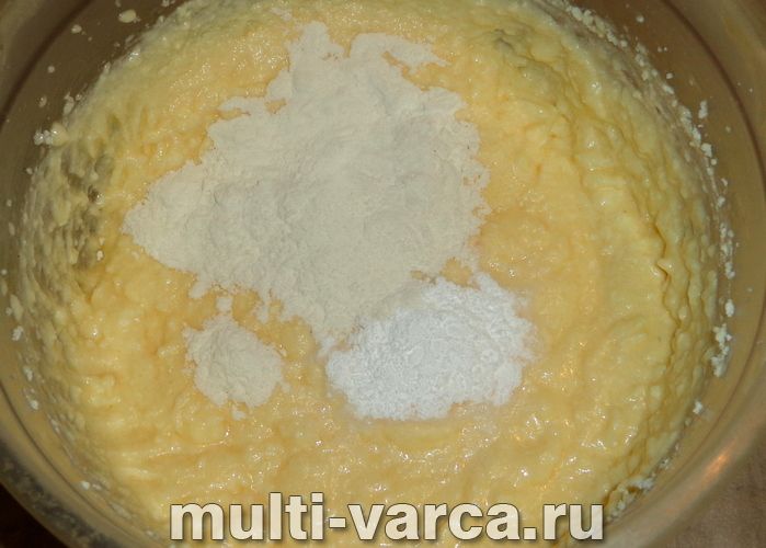 Пиріг із грушею та сиром у мультиварці