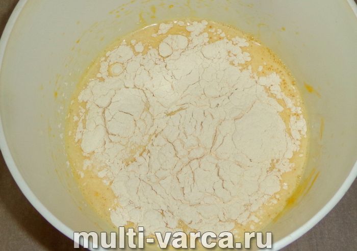 Пиріг із куркою та картоплею в мультиварці