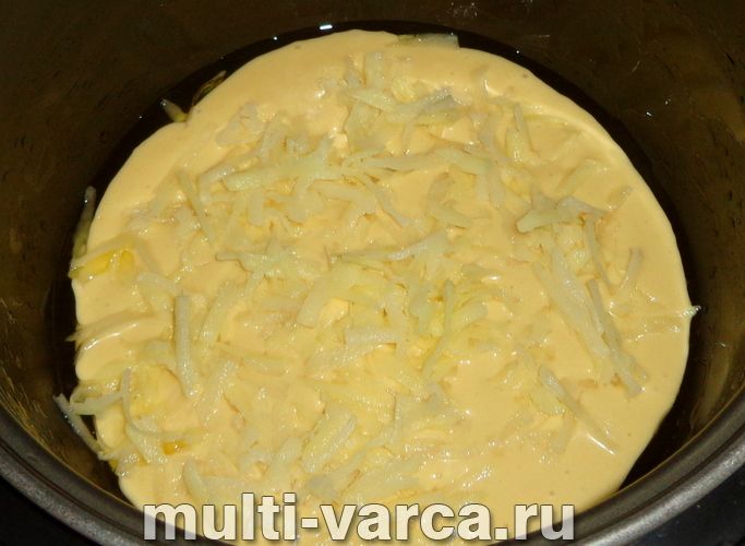 Пиріг із куркою та картоплею в мультиварці