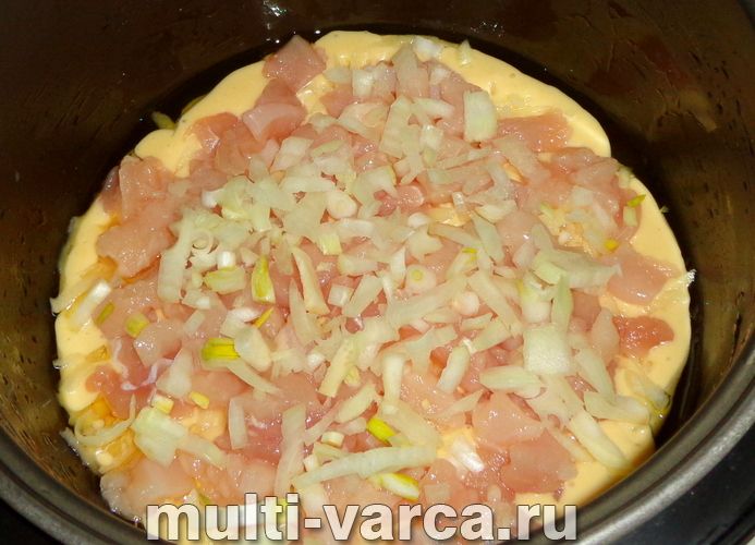 Пиріг із куркою та картоплею в мультиварці