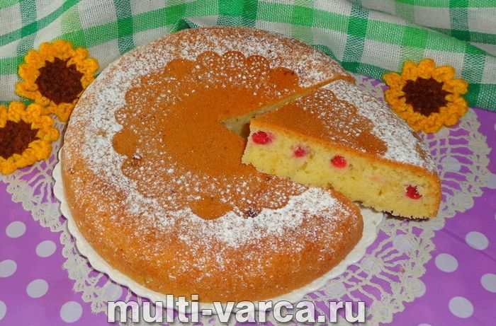 Пиріг із замороженою смородиною в мультиварці