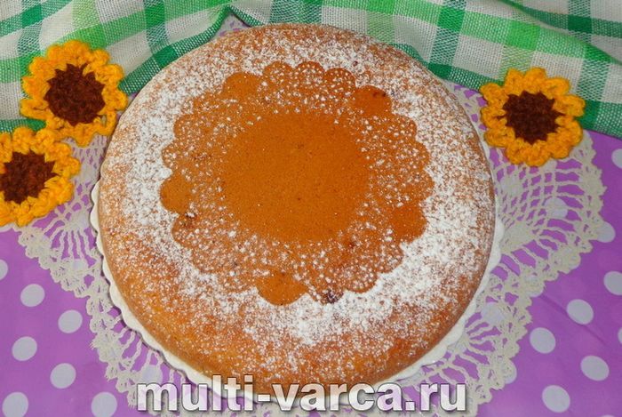 Пиріг із замороженою смородиною в мультиварці