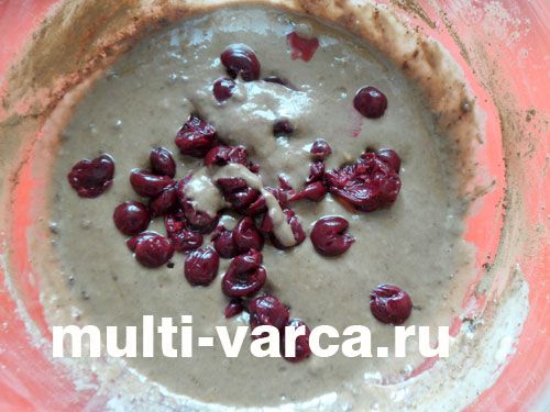 Пісний мармуровий кекс із вишнею в мультиварці