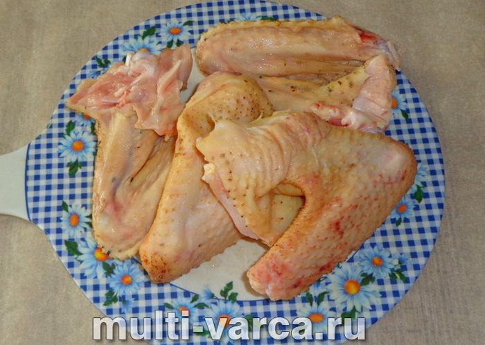 Плов із курячими крильцями в мультиварці
