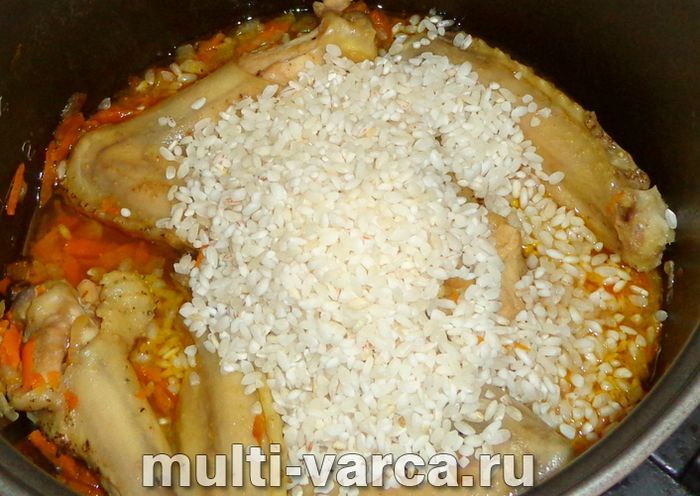 Плов із курячими крильцями в мультиварці