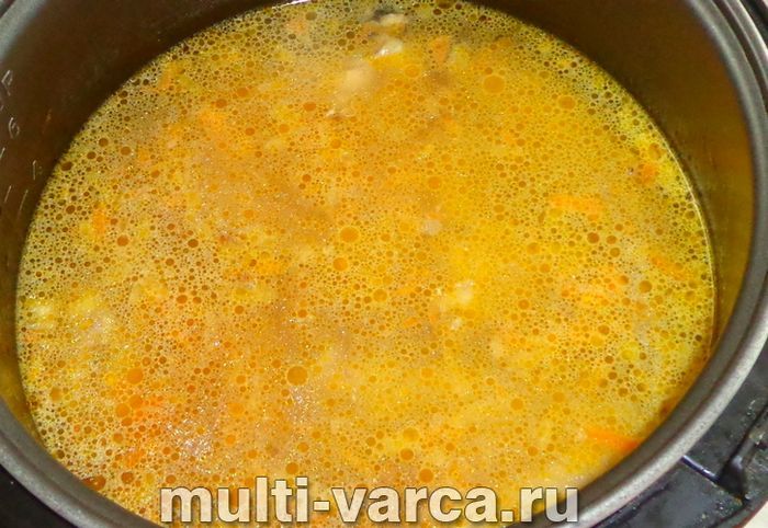 Плов із курячими крильцями в мультиварці