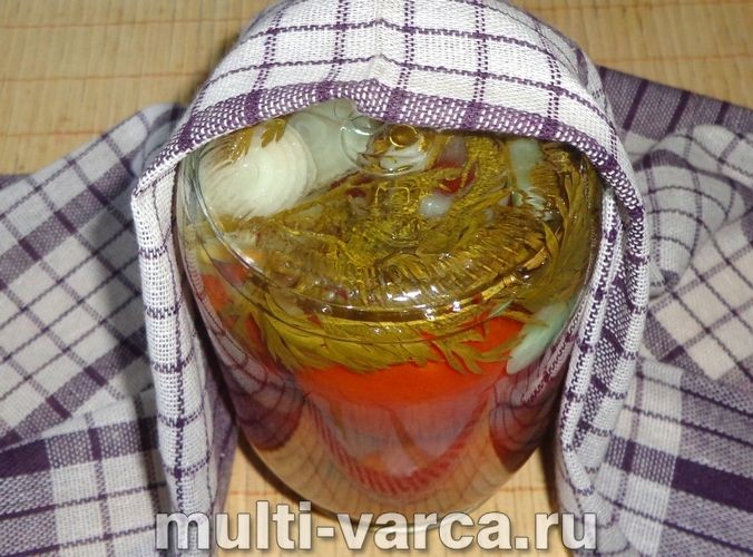 Помідори з морквяним бадиллям на зиму