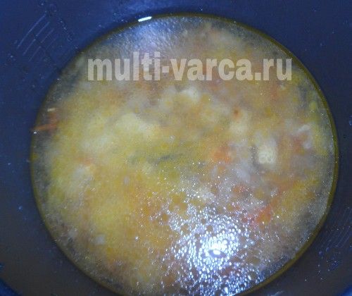 Рибний суп із грибами та вермішеллю в мультиварці