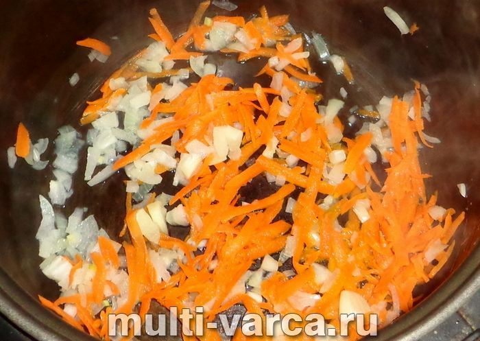 Рис із сосисками в мультиварці