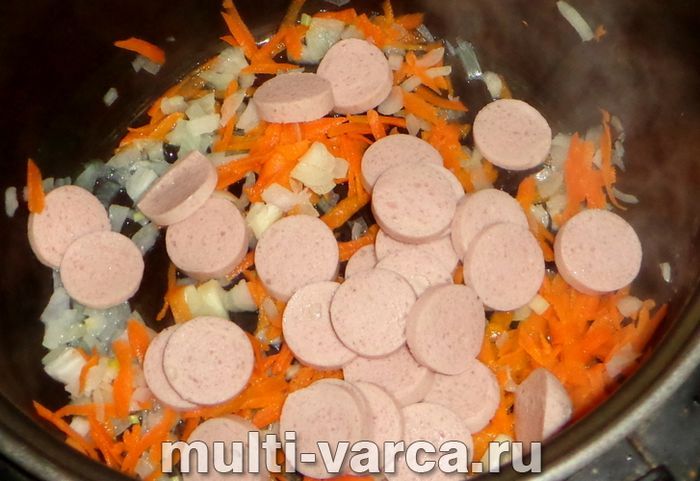 Рис із сосисками в мультиварці