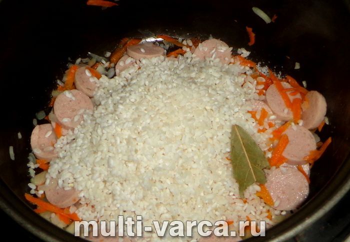 Рис із сосисками в мультиварці