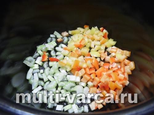 Рис в овочевому соусі з мисливськими ковбасками