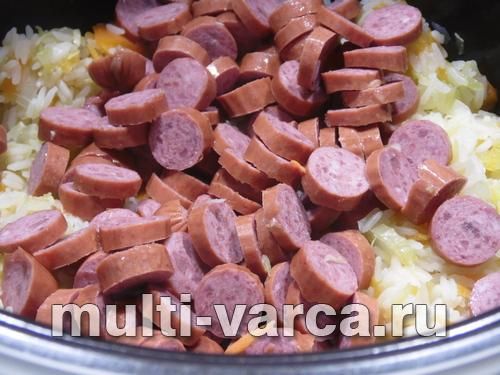 Рис в овочевому соусі з мисливськими ковбасками