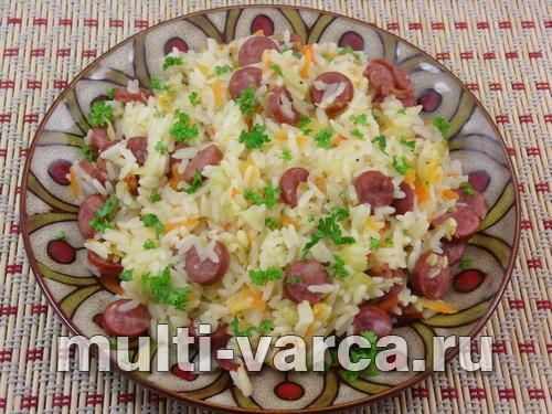 Рис в овочевому соусі з мисливськими ковбасками