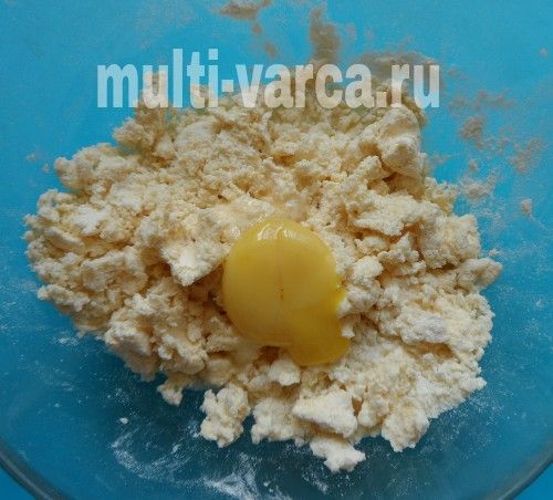 Рогалики з вишнею з пісочного тіста в мультиварці