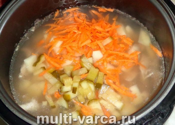 Розсольник із куркою в мультиварці