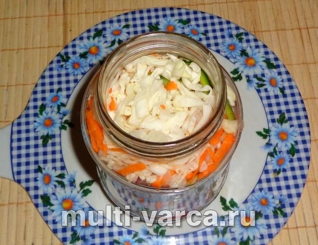 Салат із капусти на зиму в гарячому маринаді
