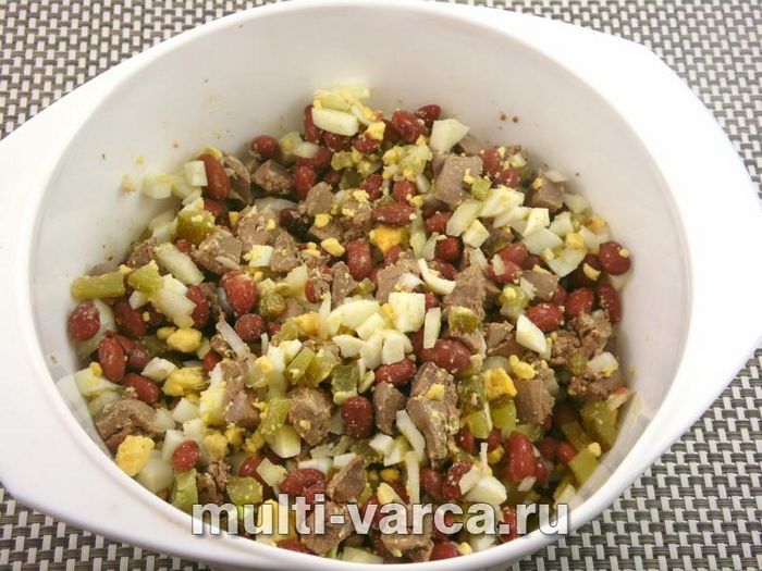 Салат із квасолею та курячою печінкою