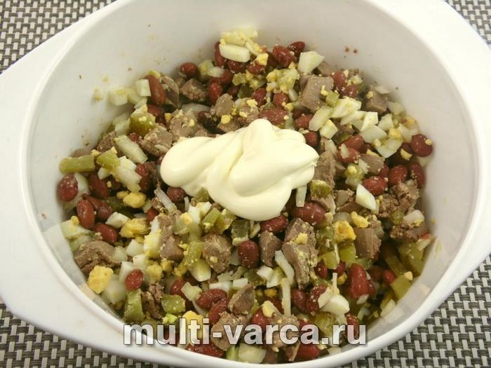 Салат із квасолею та курячою печінкою
