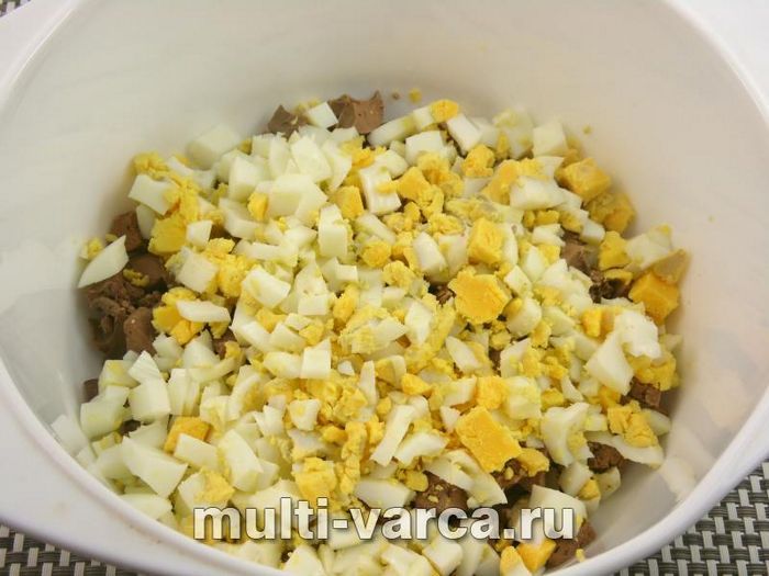Салат із квасолею та курячою печінкою